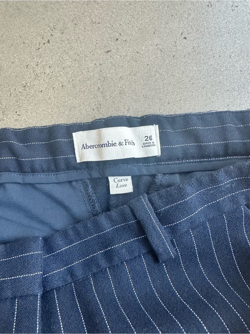Abercrombie & Fitch Navy Pinstripe Women’s Shorts - Picture 3 of 3